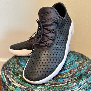 Men’s Nike shoes size 11 navy